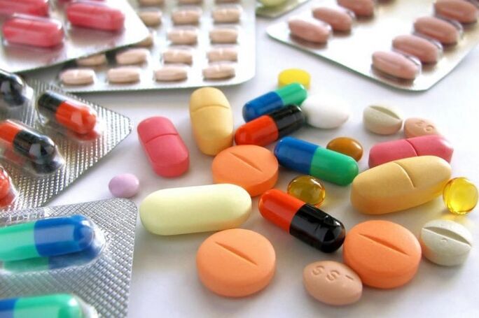 O tratamento da prostatite não está completo sem tomar antibióticos e outros medicamentos. 