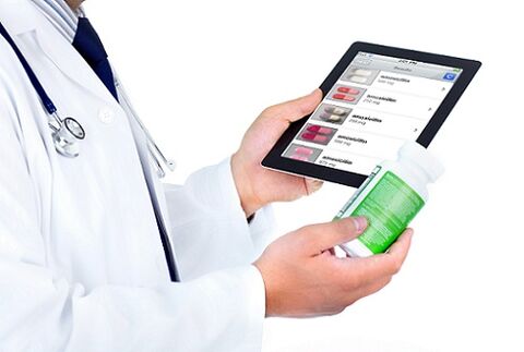 médico estudando uma cura para prostatite